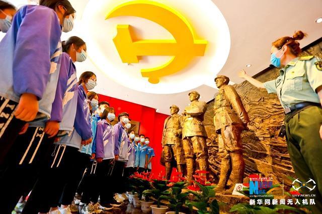 和相亲对象第一次约会聊什么呢？